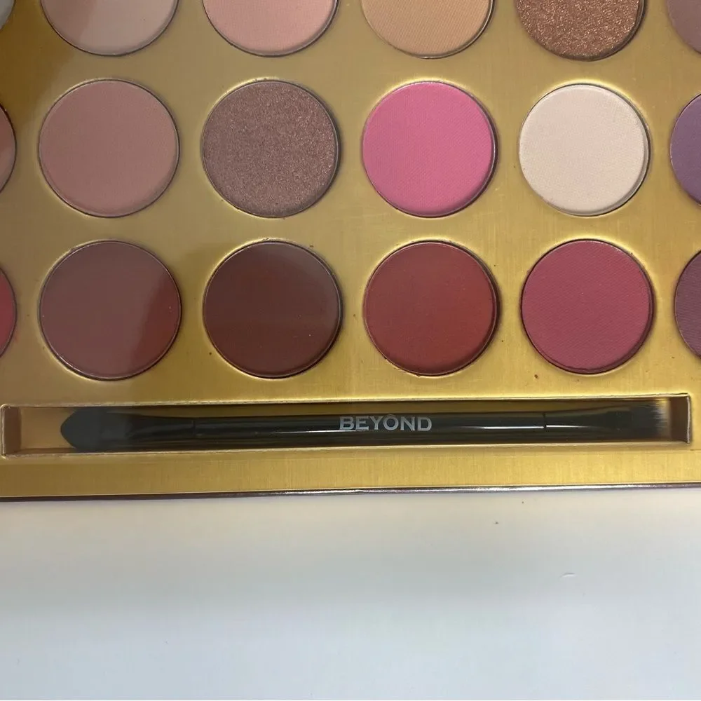 BEYOND Eyeshadow Palette 18 Colors Shimmer‎ Matte Brown Red Colors Palette